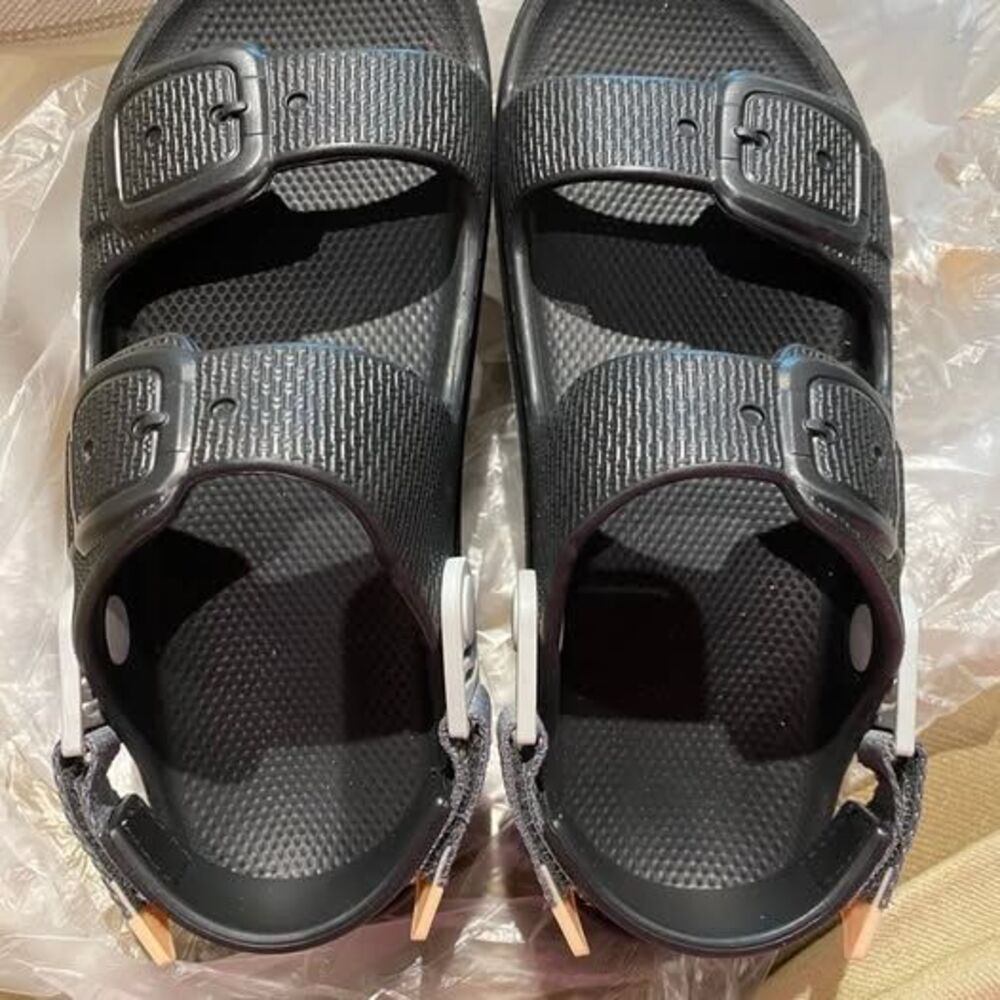 Sandals Size 7 Adjustable Lightweight & Nonslip Water-friendly black NWT  Unisex